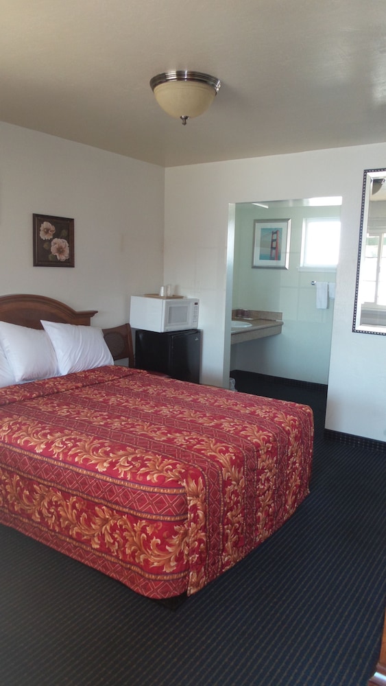 Holiday Motel Oakdale 16/66