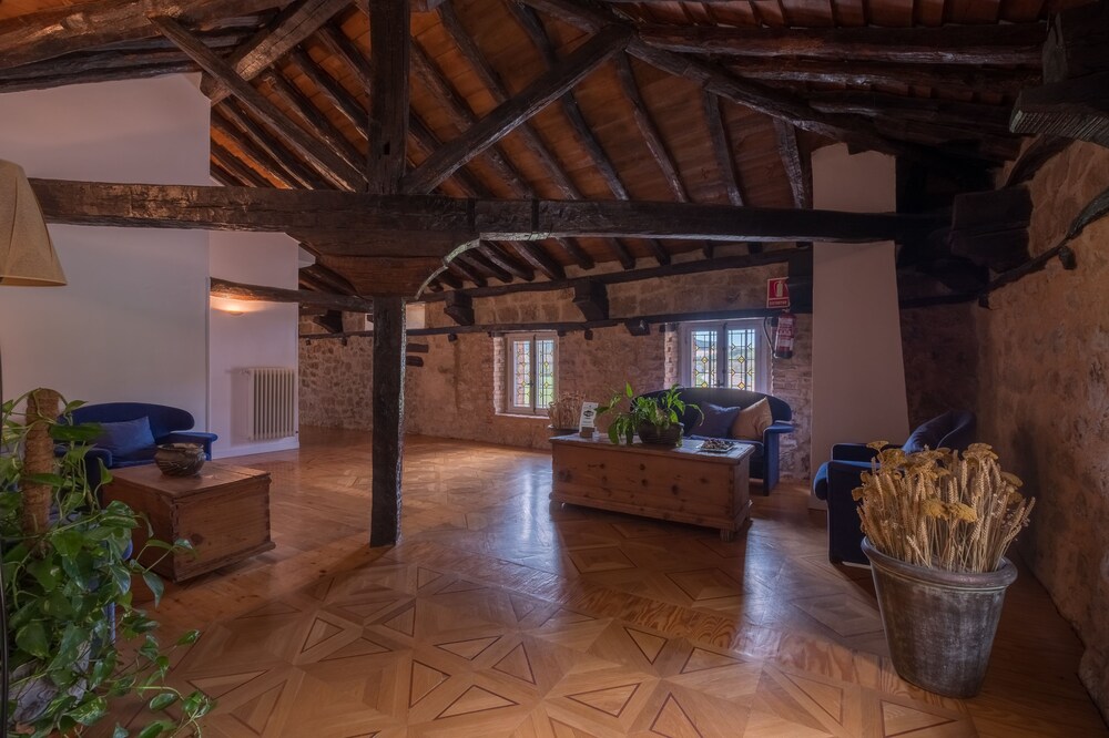 POSADA SANTA MARIA LA REAL 58/75