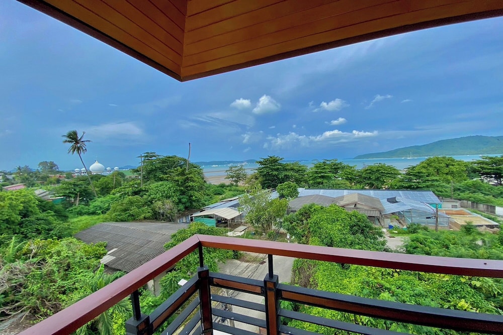 Aqua Resort Phuket 66/70