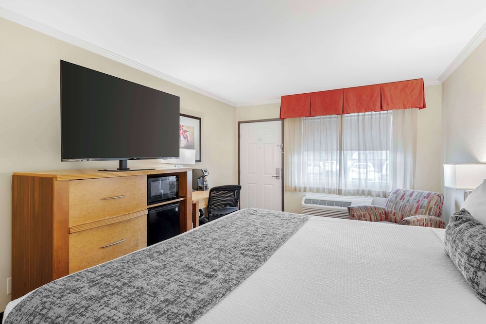 غرفة بزنس بسرير كينج، Best Western Plus Ontario Airport & Convention Center 2/14