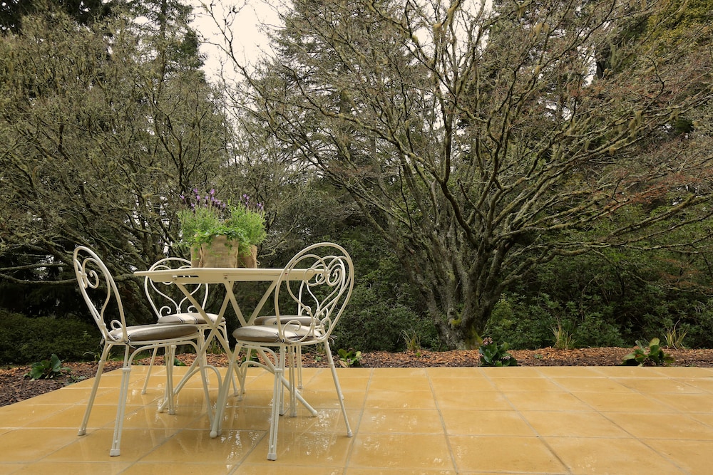 Parklands Country Gardens and Lodges 56/66