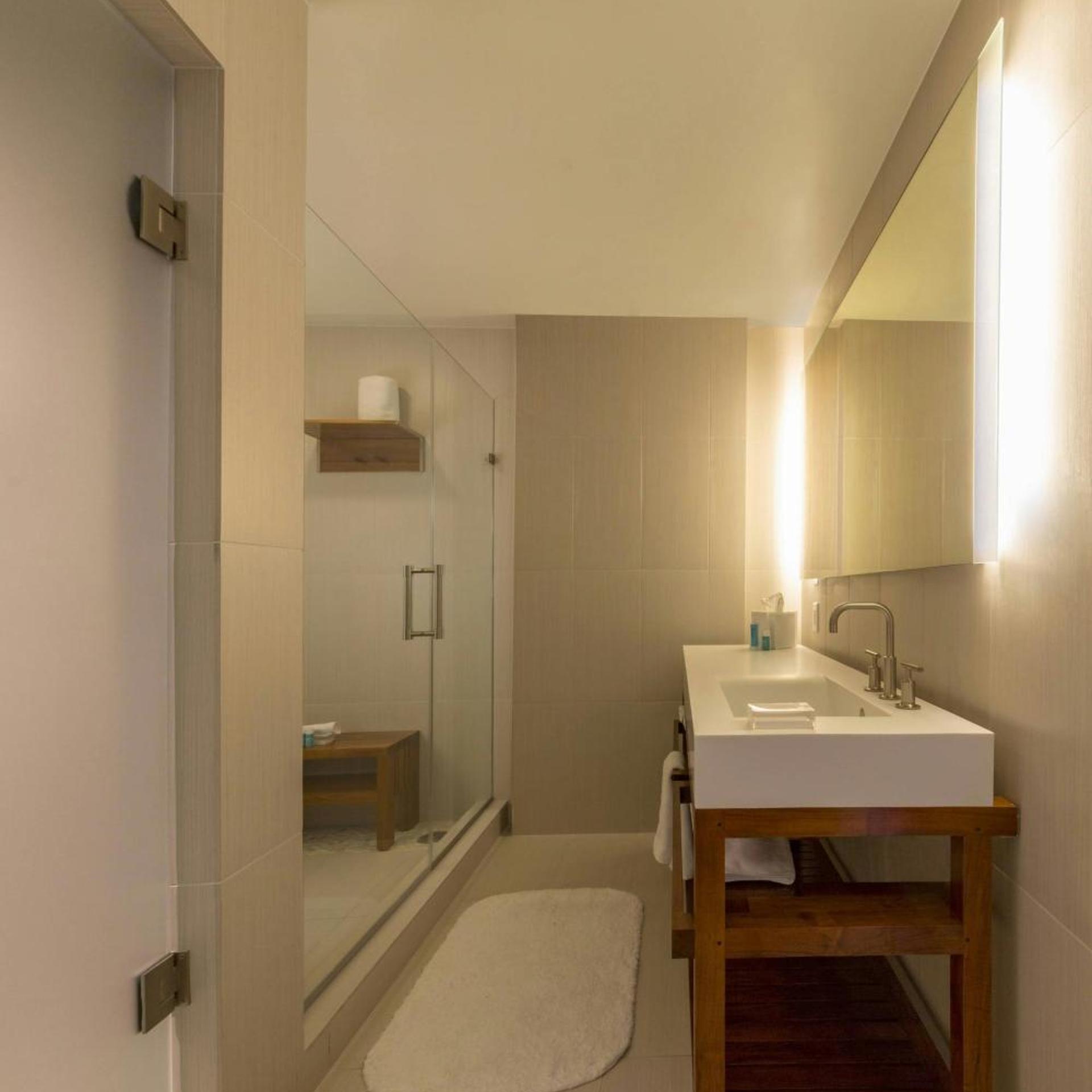 2 Bedrooms, Residential, Superior, Suite, 2 King Beds, Intracoastal View, Sofa, W Fort Lauderdale 4/5