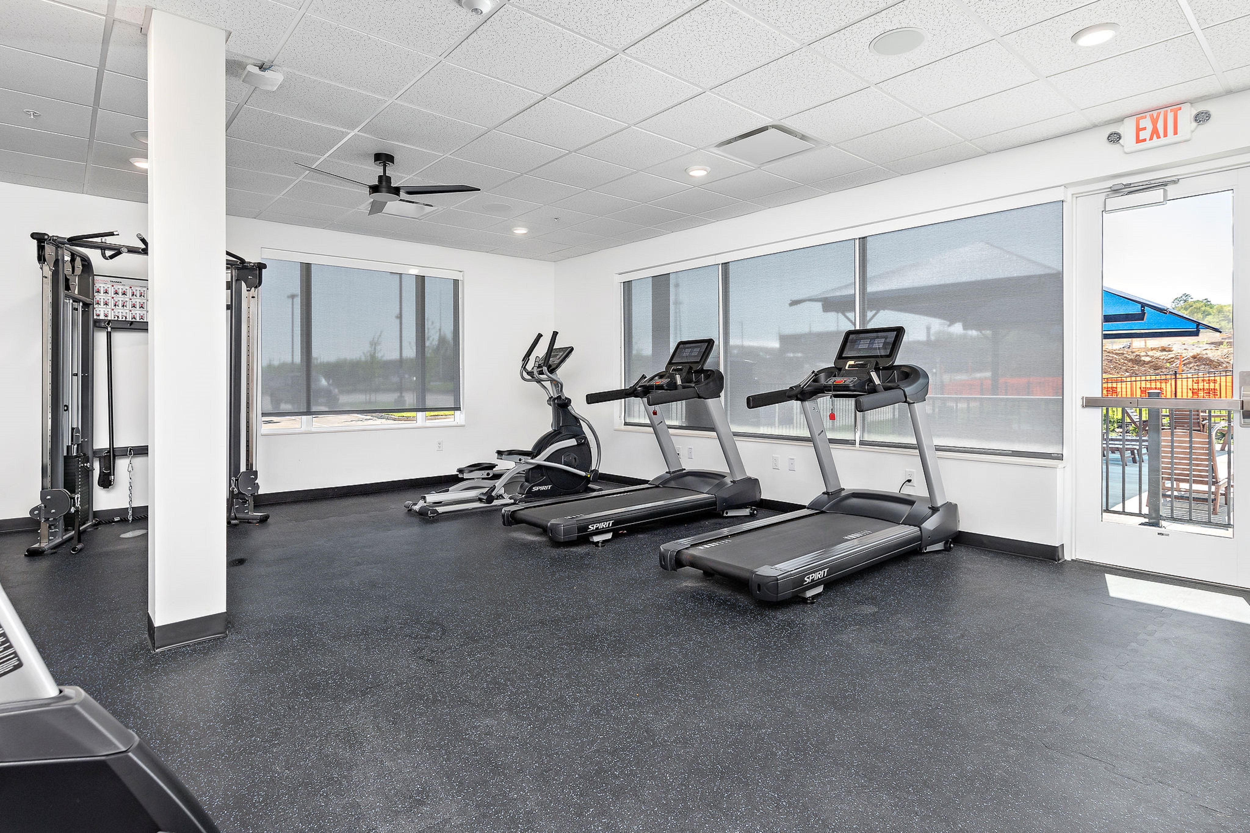 Holiday Inn Express Kansas City North Parkville, an IHG Hotel 24/50