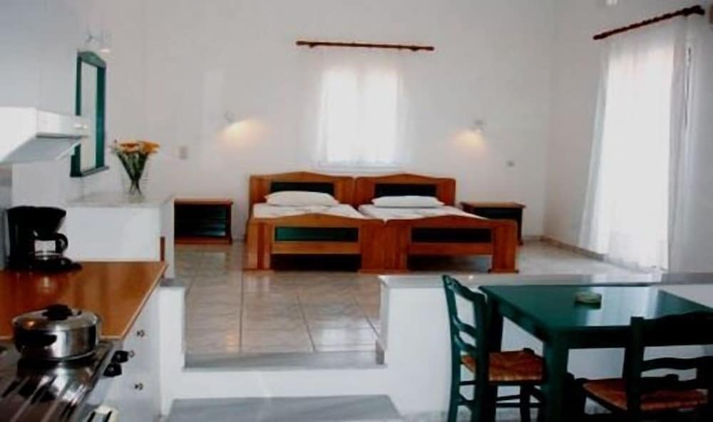 Zeus Hotel Ireon 14/42