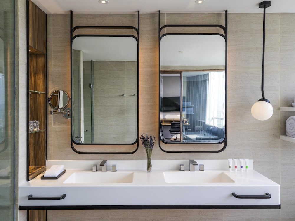 Swissotel Jakarta PIK Avenue 75/75