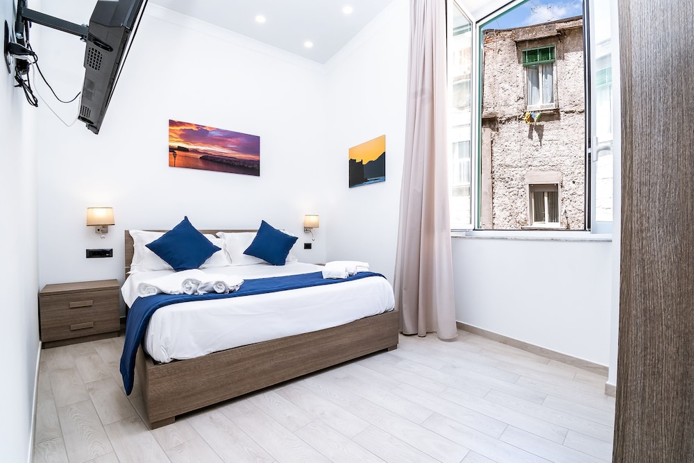 1 BEDROOM, SUPERIOR, APARTMENT, CITY VIEW, KITCHEN
