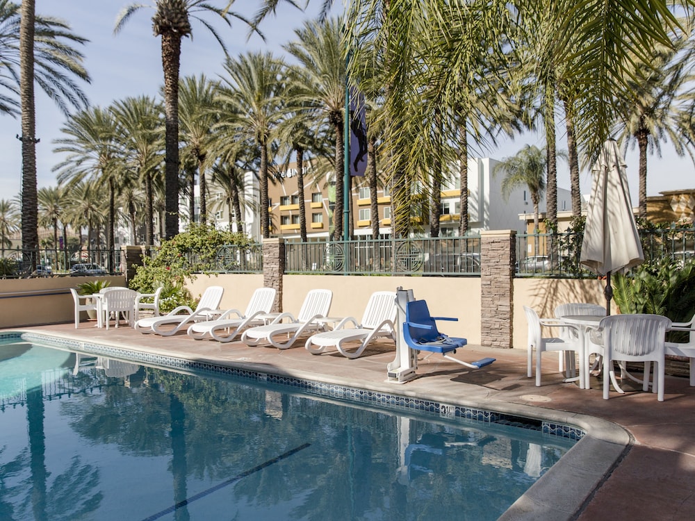 Anaheim Islander Inn And Suites 4/58