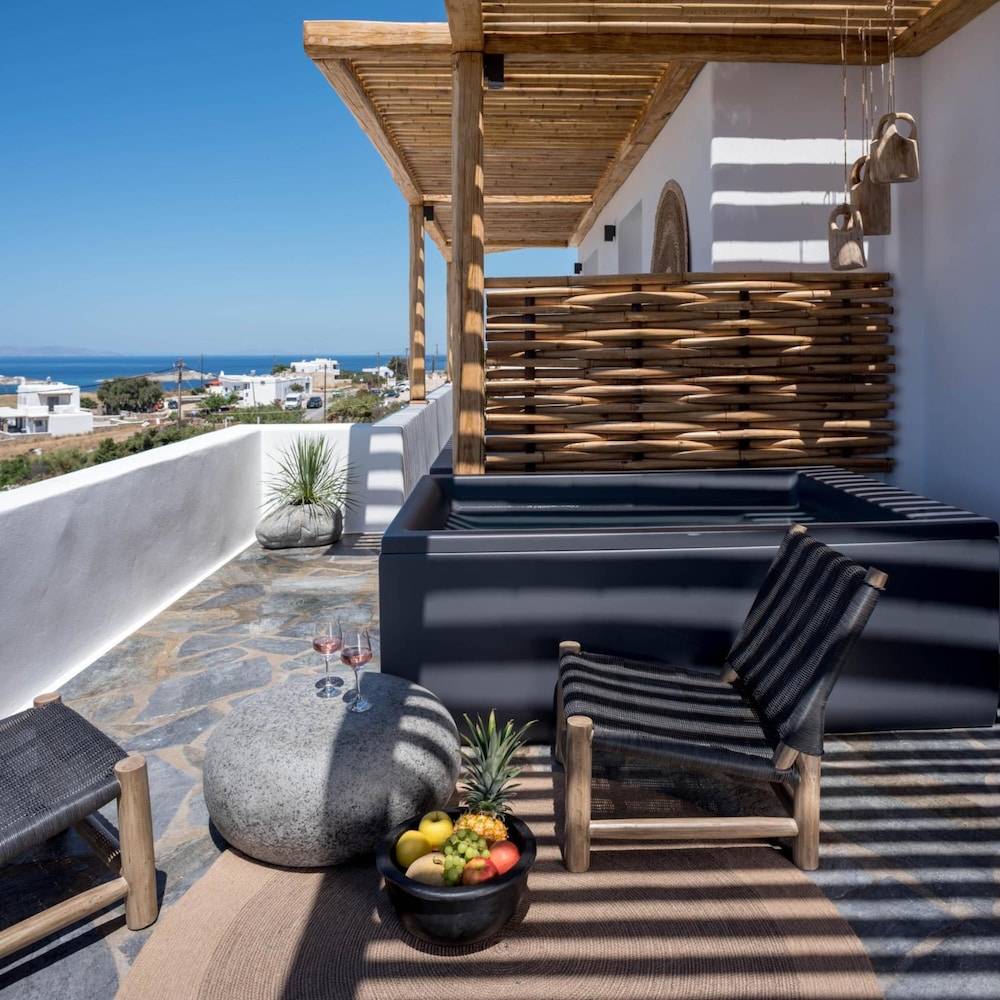 VRACHOS SUITES MYKONOS 67/75
