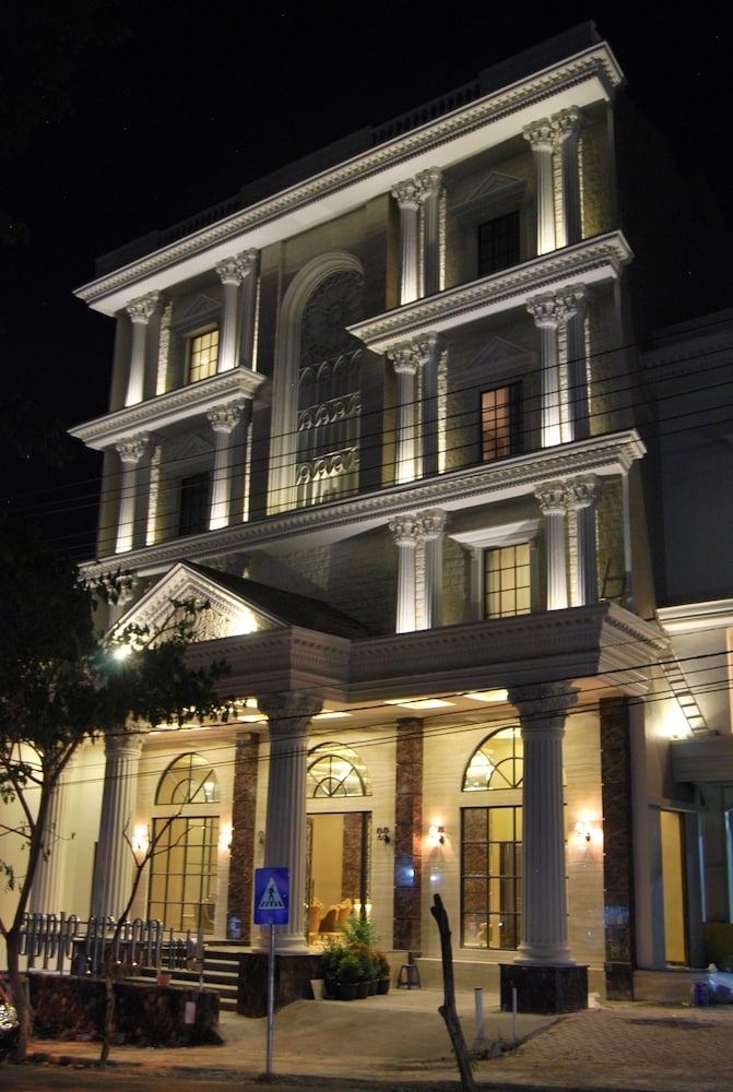 APPLE GREEN HOTEL 1/19