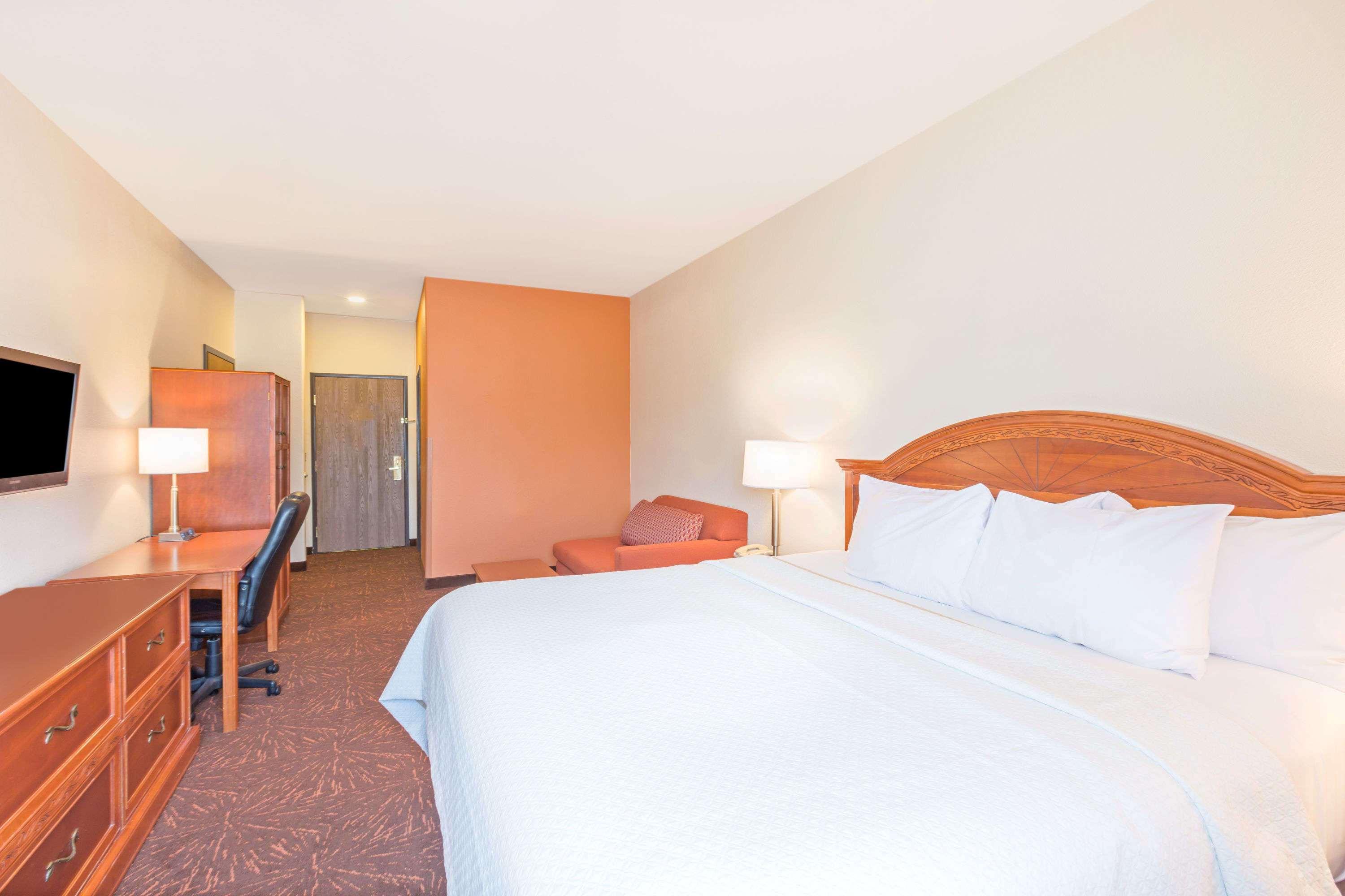 غرفة بسرير مزدوج، Days Inn & Suites by Wyndham Tucson/Marana 2/2