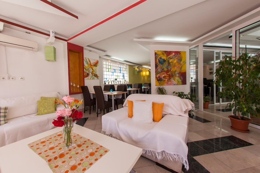 Hayat Hotel 37/57