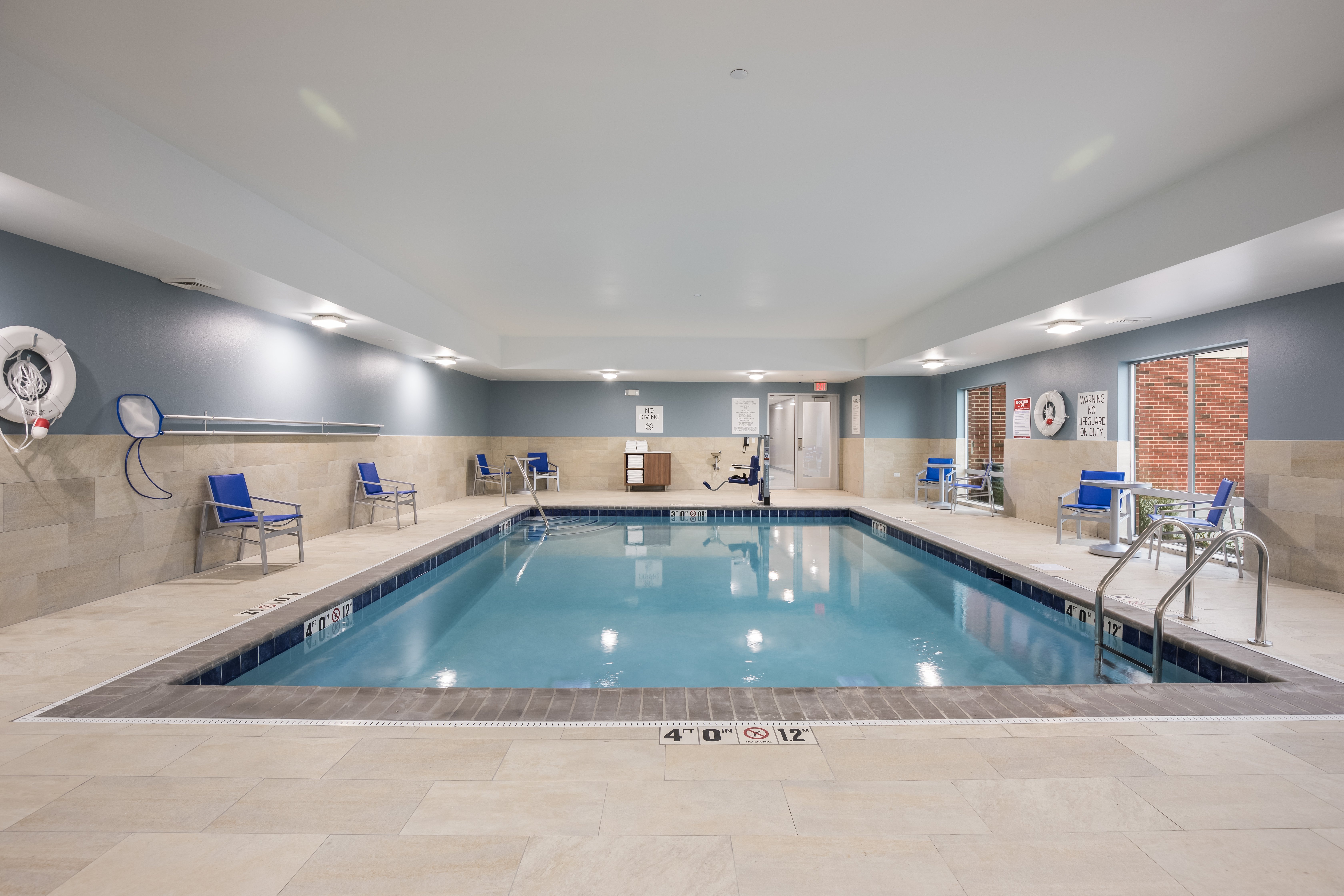 Holiday Inn Express And Suites Hoffman Estates 29/48