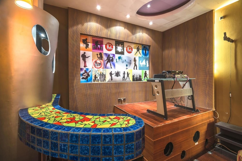 Lido Lake Resort by MNC Hotel 27/63