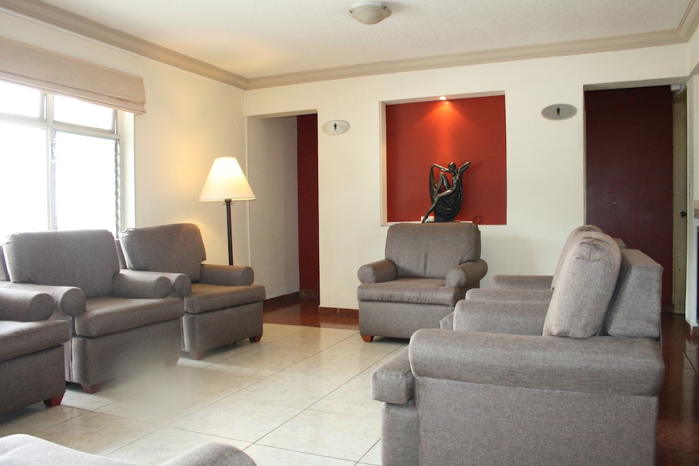 DEL MARQUES HOTEL AND SUITES 39/53