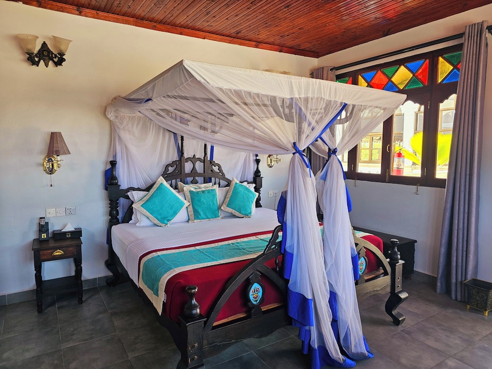 Dhow Palace Hotel 24/75
