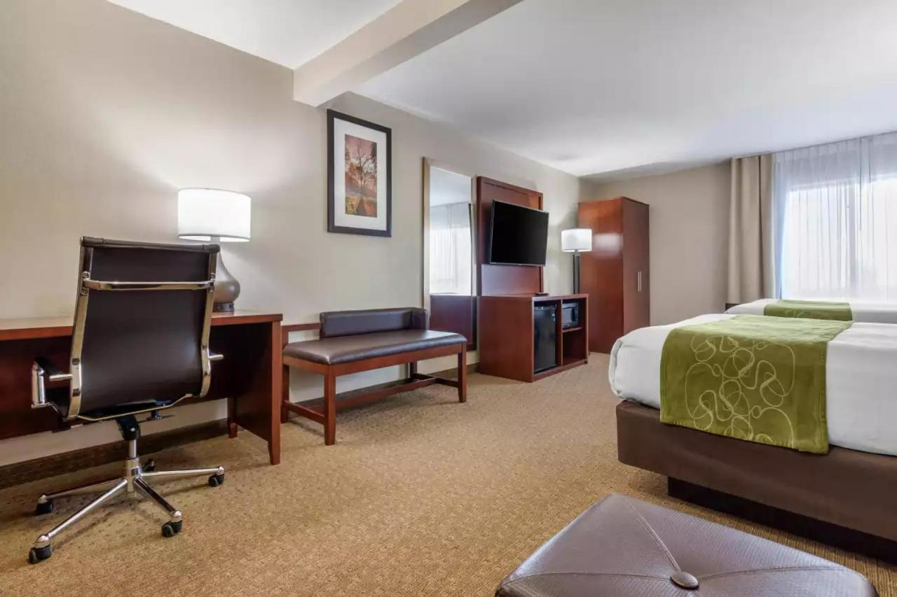 جناح داخلي سوبيريور بسرير كينج، Comfort Suites Omaha East-Council Bluffs 2/2