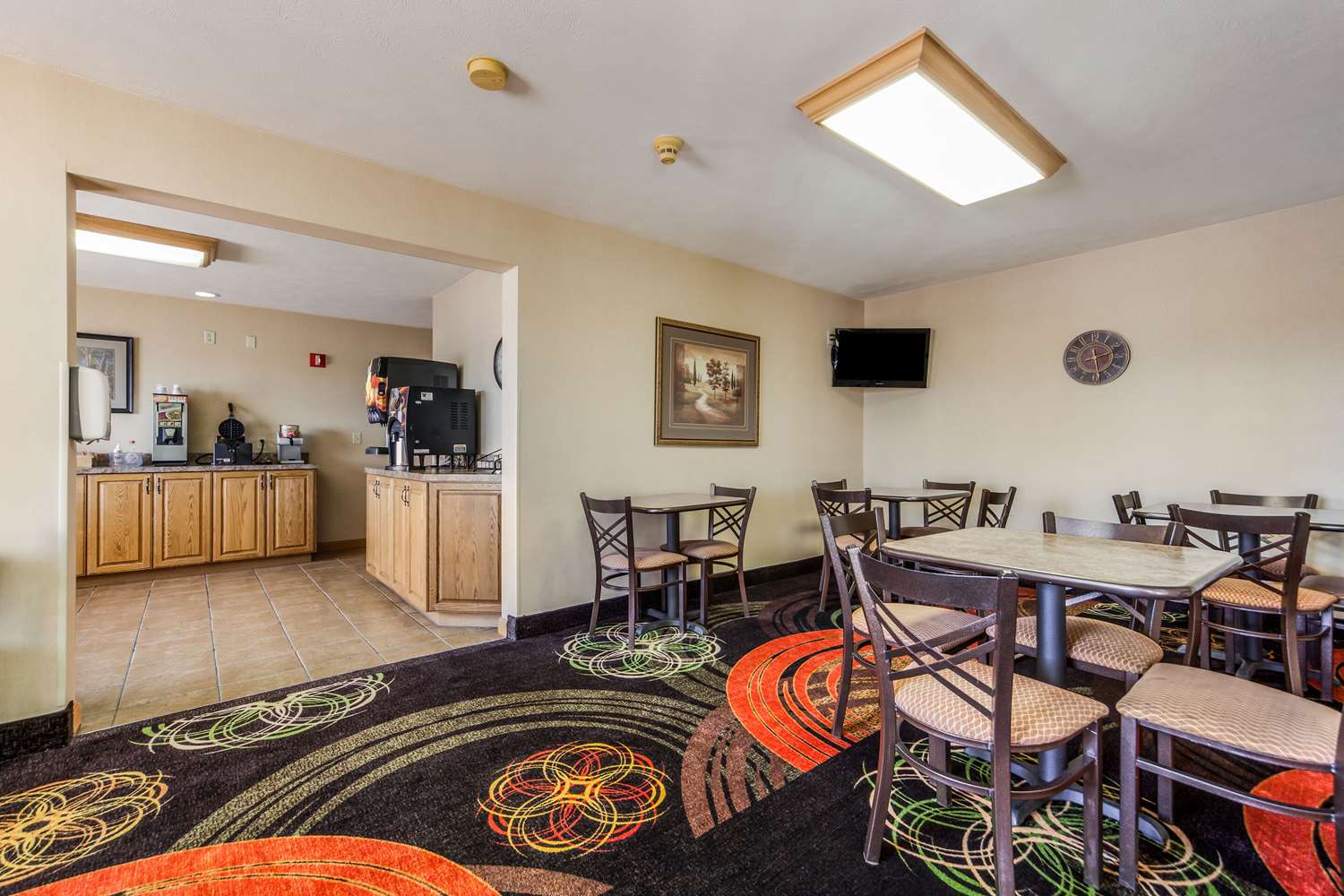 Super 8 by Wyndham Cozad 23/24