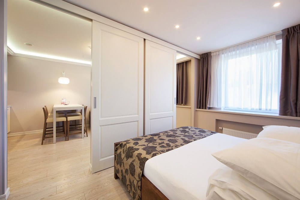 1 BEDROOM, APARTMENT