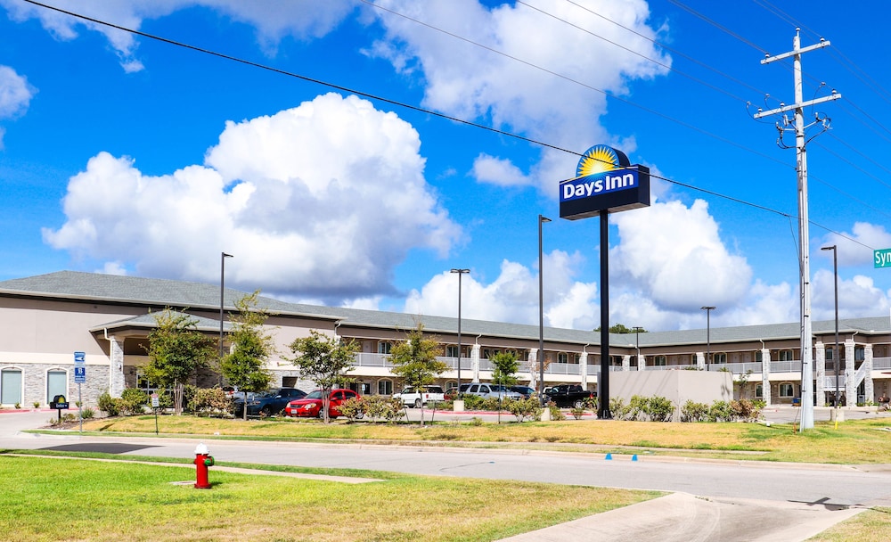 Econo Lodge Bryan TX 53/60
