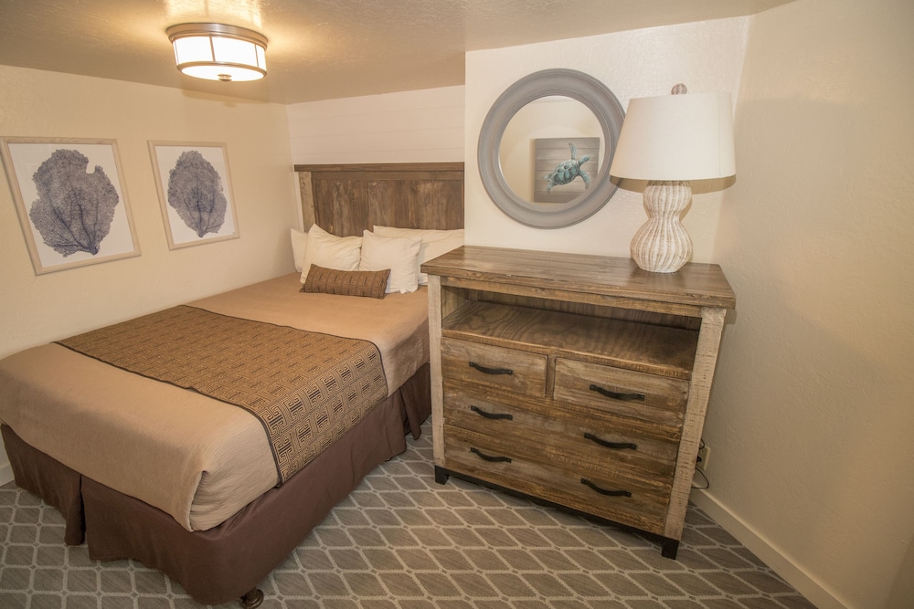 Capitola Venetian Hotel 35/60