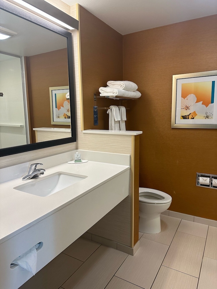 Fairfield Inn And Suites By Marriott Hollister 49/49