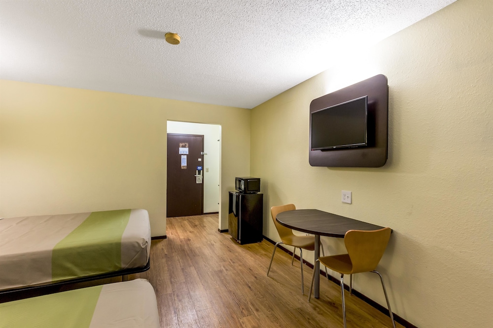 Motel6 Troy, IL 35/46