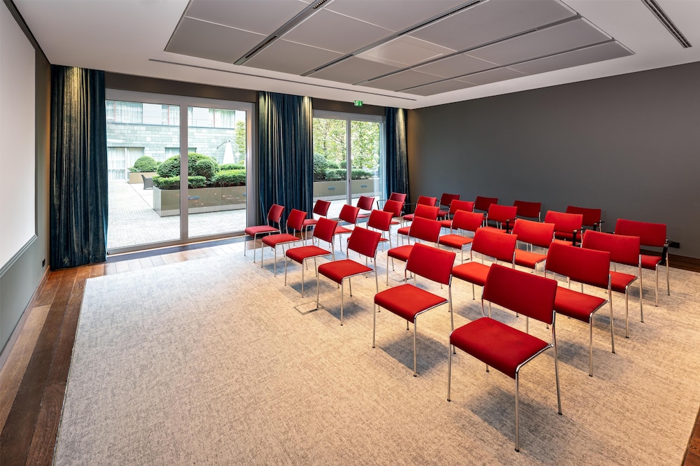 Radisson Blu Media Harbour Hotel Dusseldorf 60/68