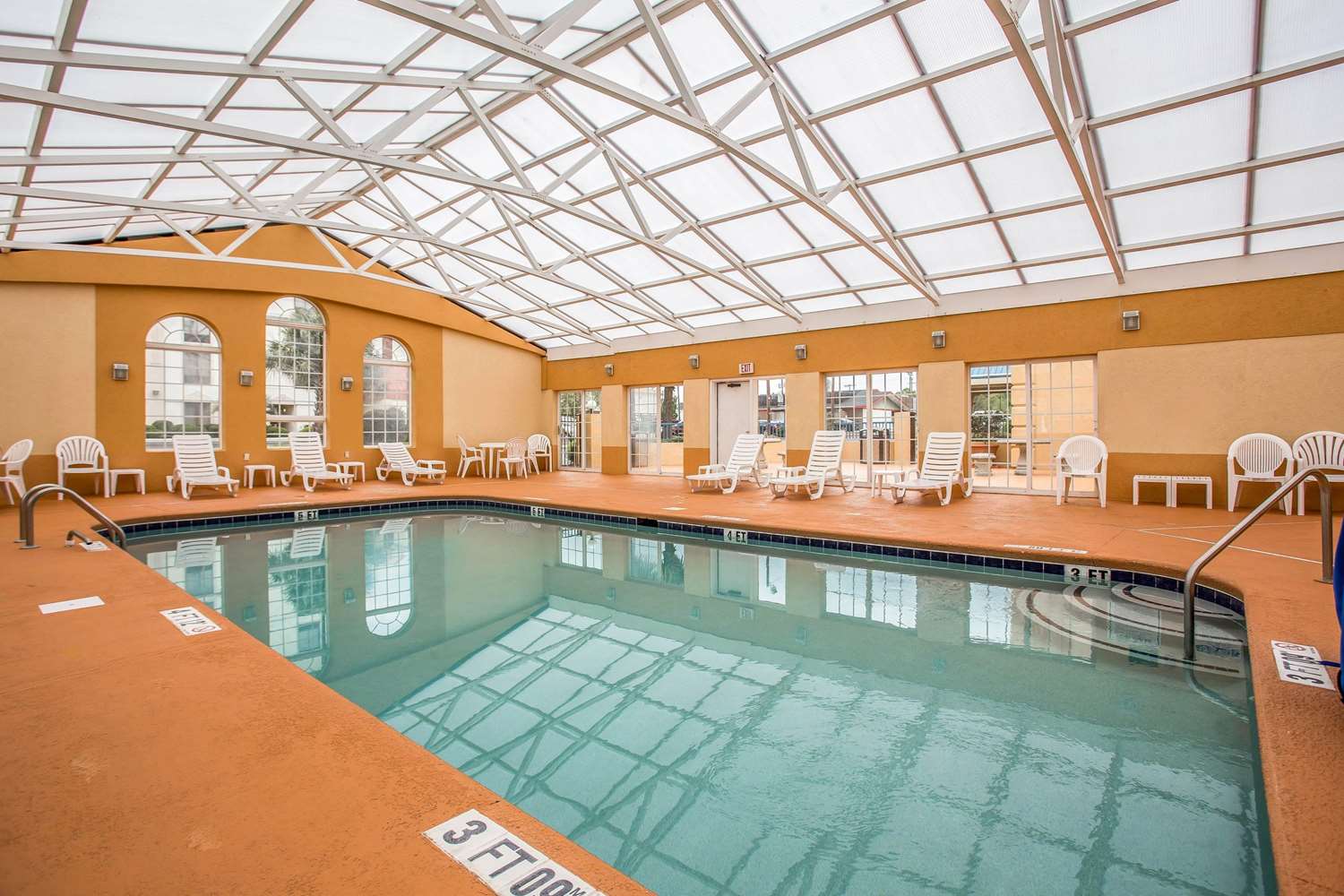 Comfort Inn & Suites Ft.Jackson Maingate 24/33