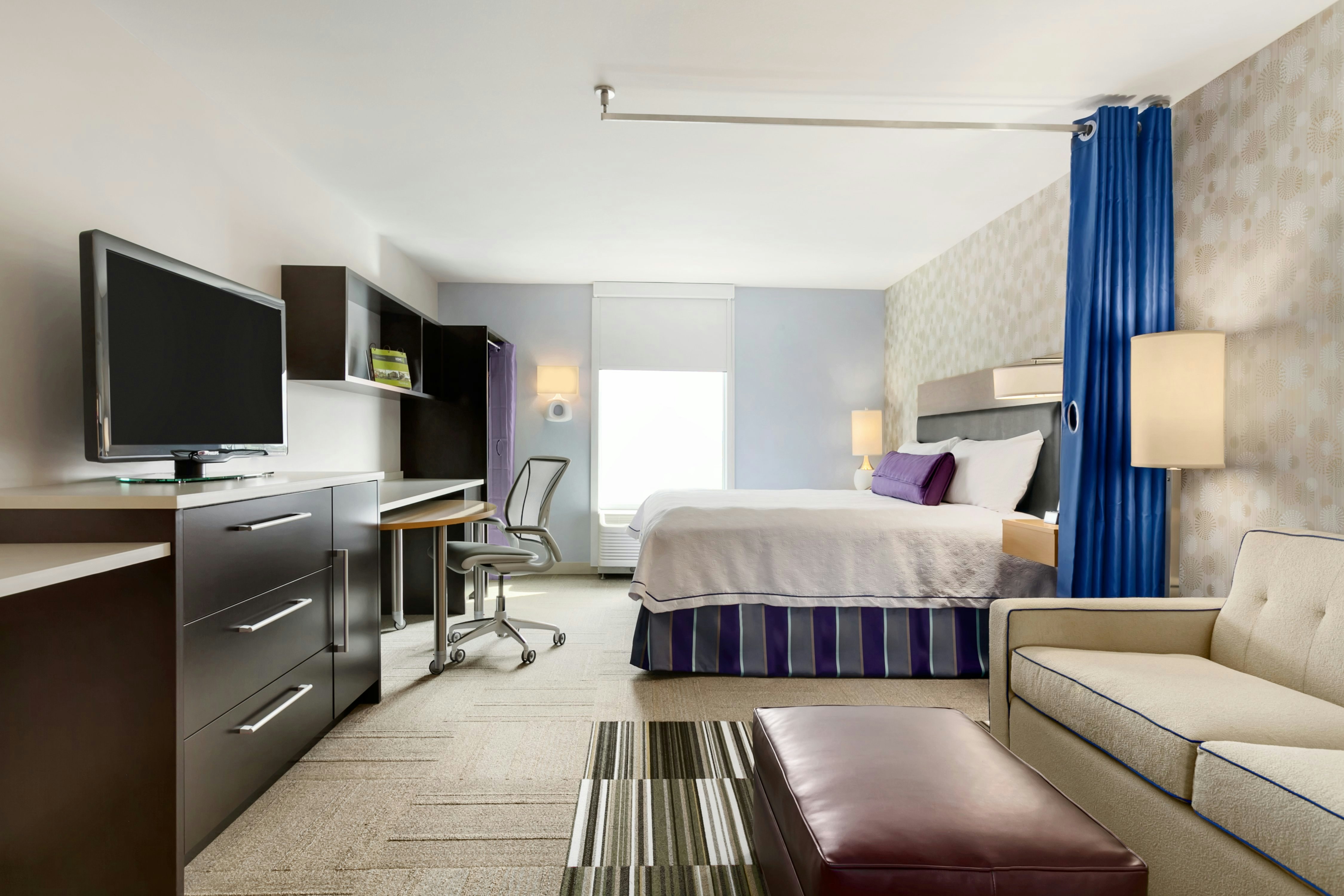 STUDIO, SUITE, KING BED