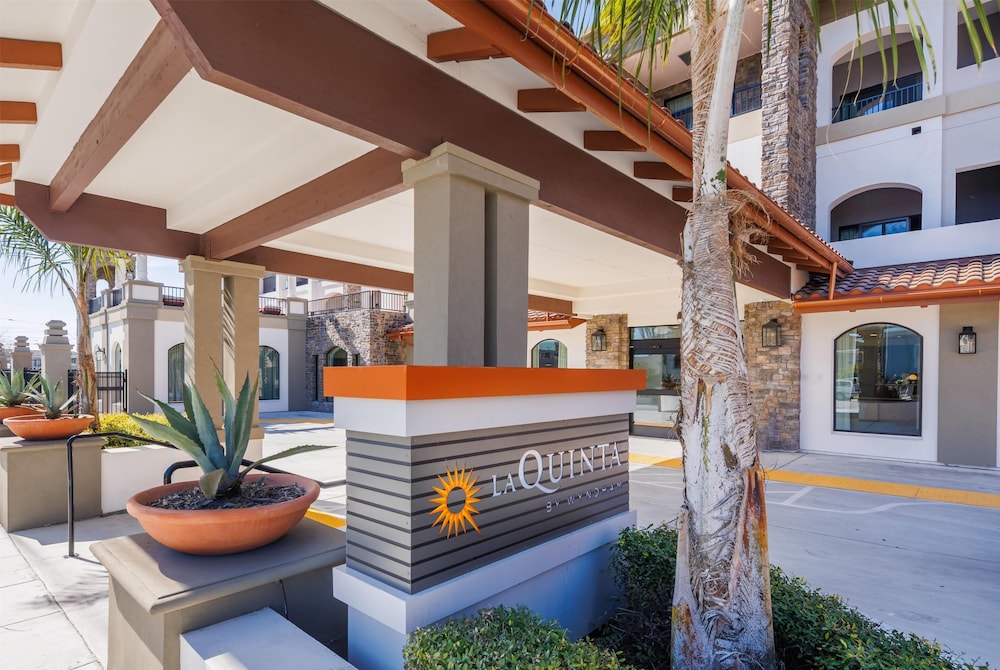 La Quinta Inn & Suites by Wyndham Santa Cruz 10/47