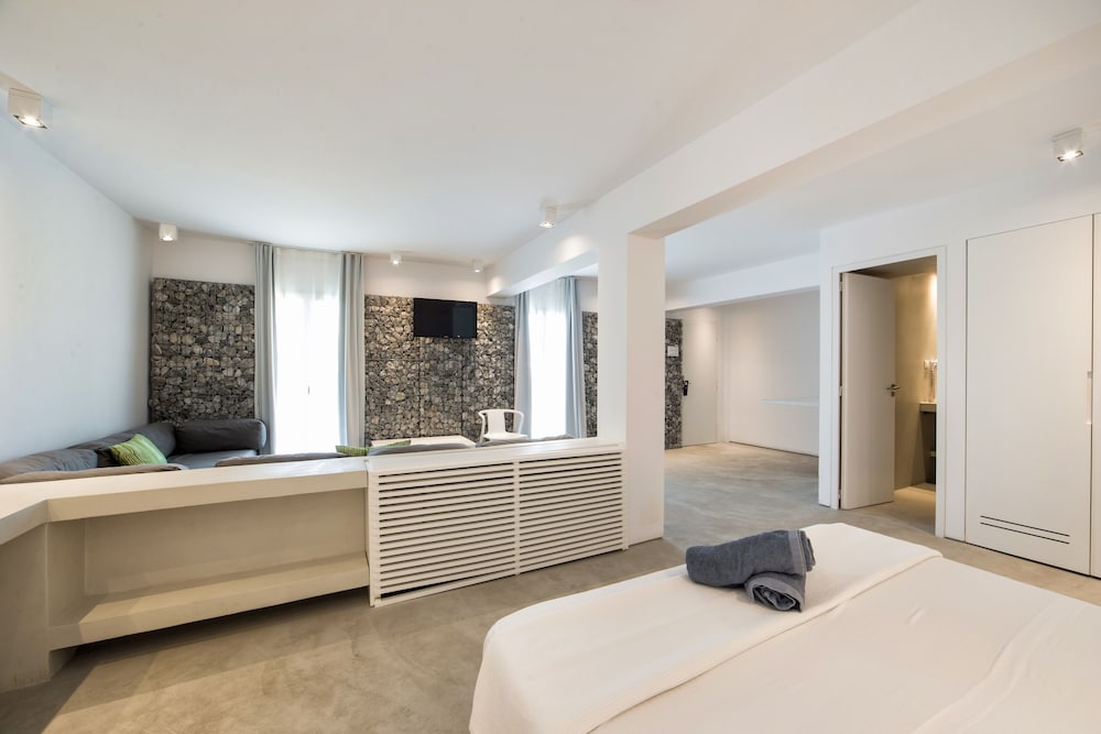 Relux Ios Hotel 8/74