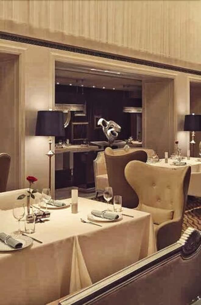 Jinjiang Metropolo Classiq Off Bund 42/50