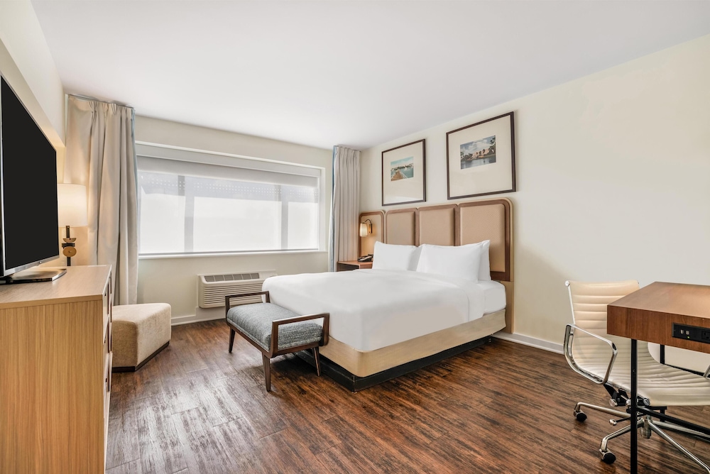 ROOM, KING BED