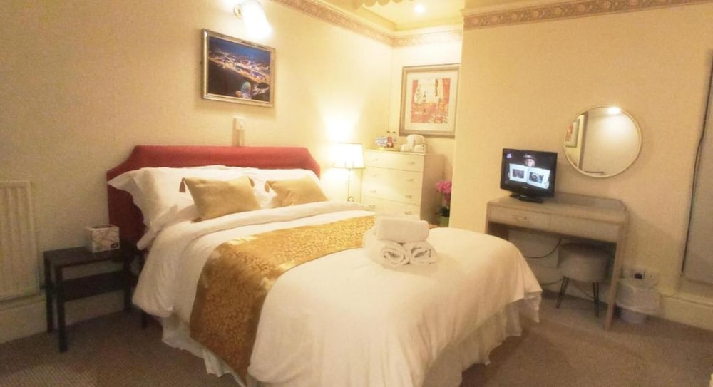 OYO Lily Hotel Blackpool 6/19