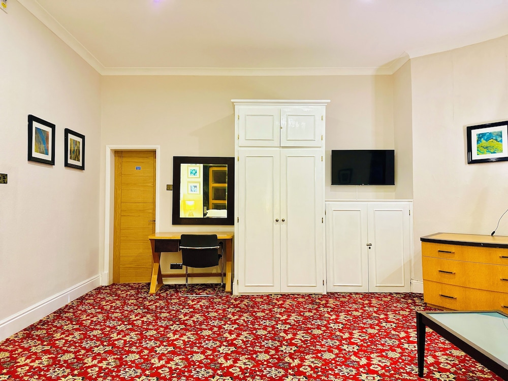 OYO Crown Hotel Stone 32/50