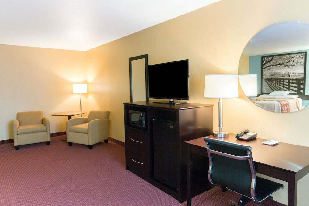 Super 8 By Wyndham Richmond KY 24/40