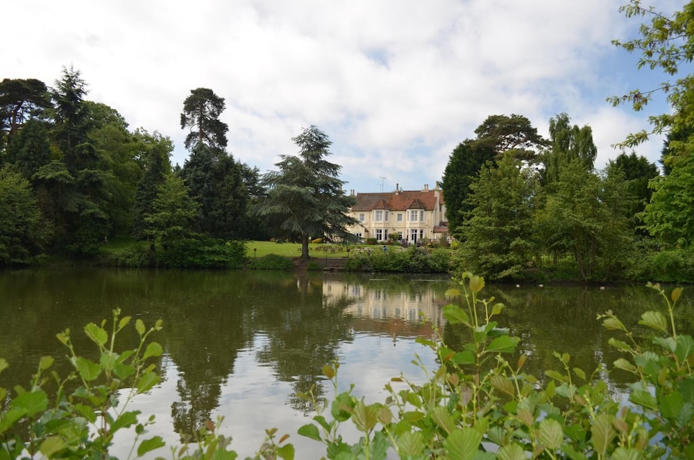 Worplesdon Place Hotel 65/70