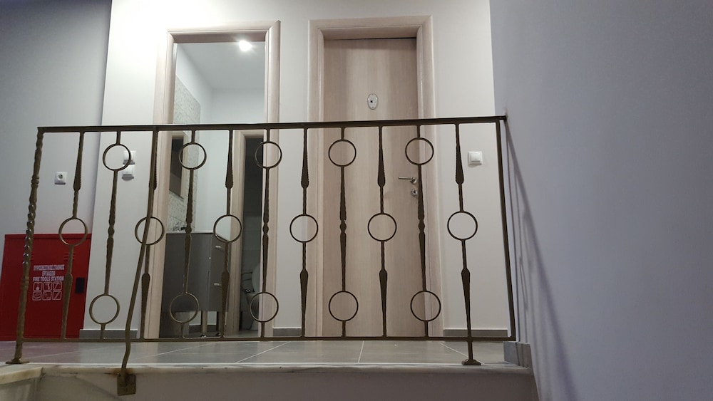 Lux Hotel 20/38
