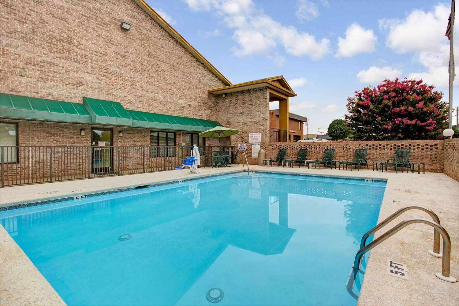 Days Inn By Wyndham Conover-Hickory 21/33
