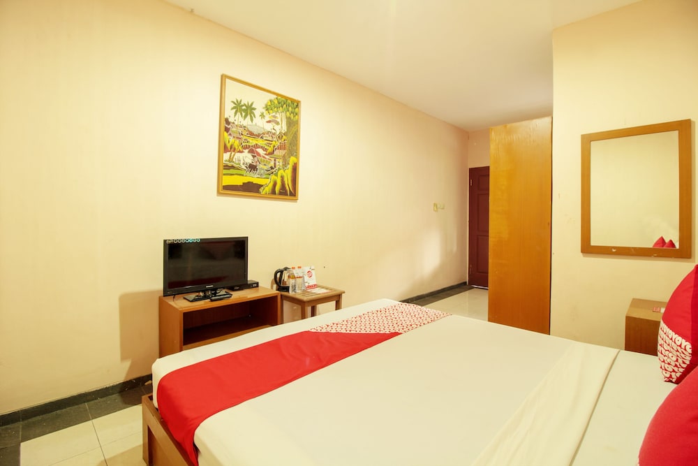 RedDoorz Plus At Hotel Sofia Pangandaran 7/27