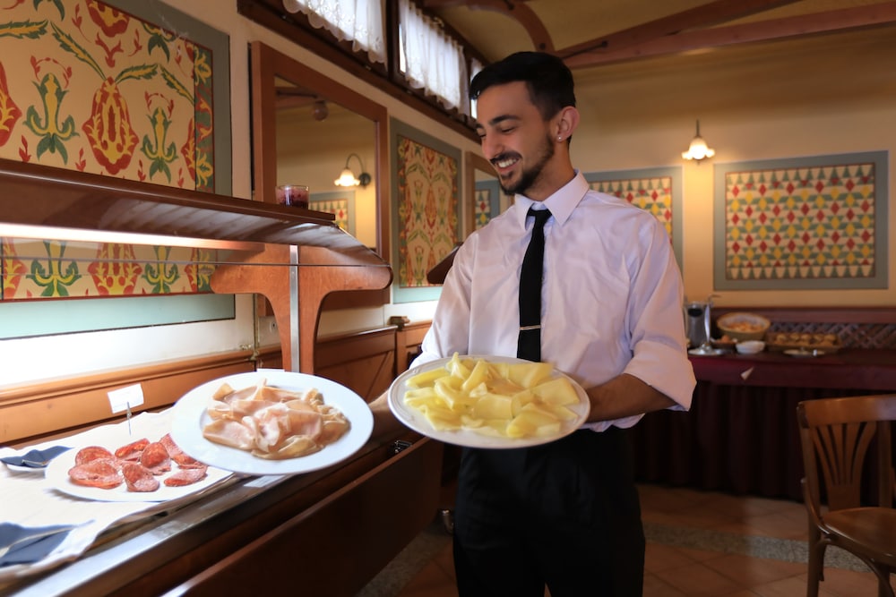 restaurant cafeteria