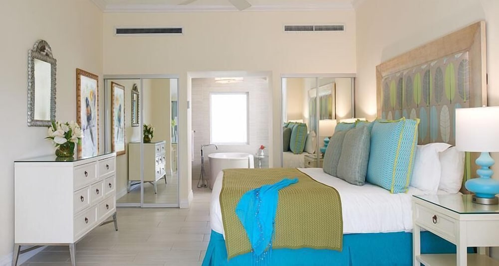 Signature, Suite, King Bed, Pool Side