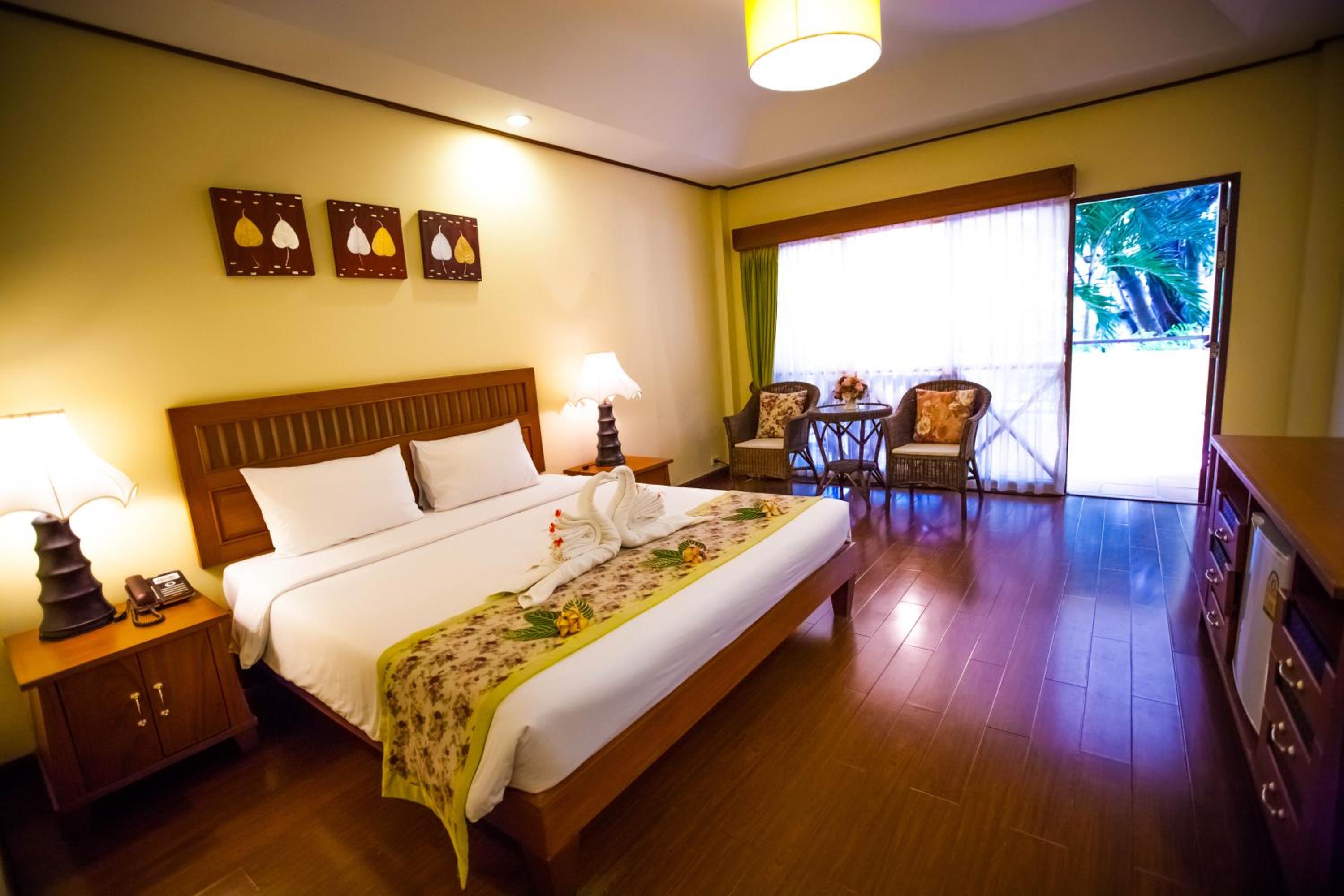DELUXE ROOM