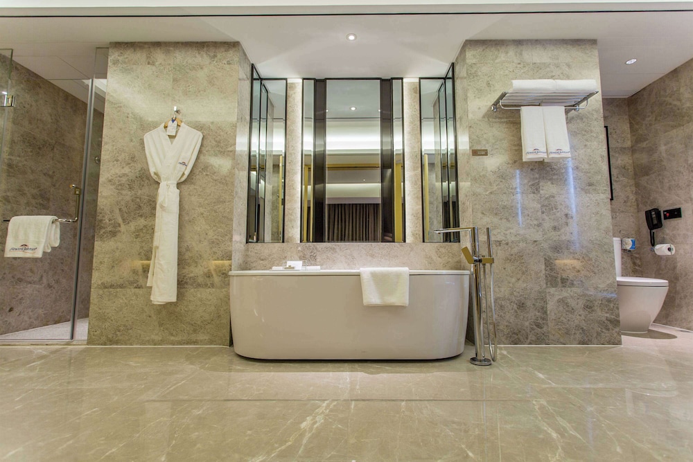 Howard Johnson By Wyndham Glory Plaza Chenghai 27/29