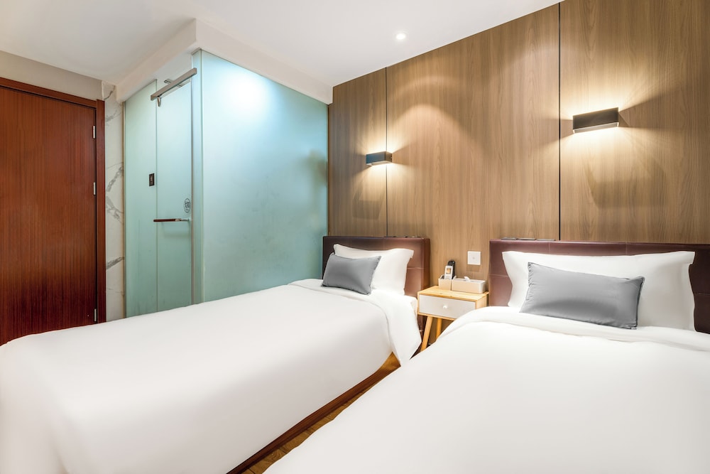 ECONOMY, TWIN BEDS, NO WINDOW