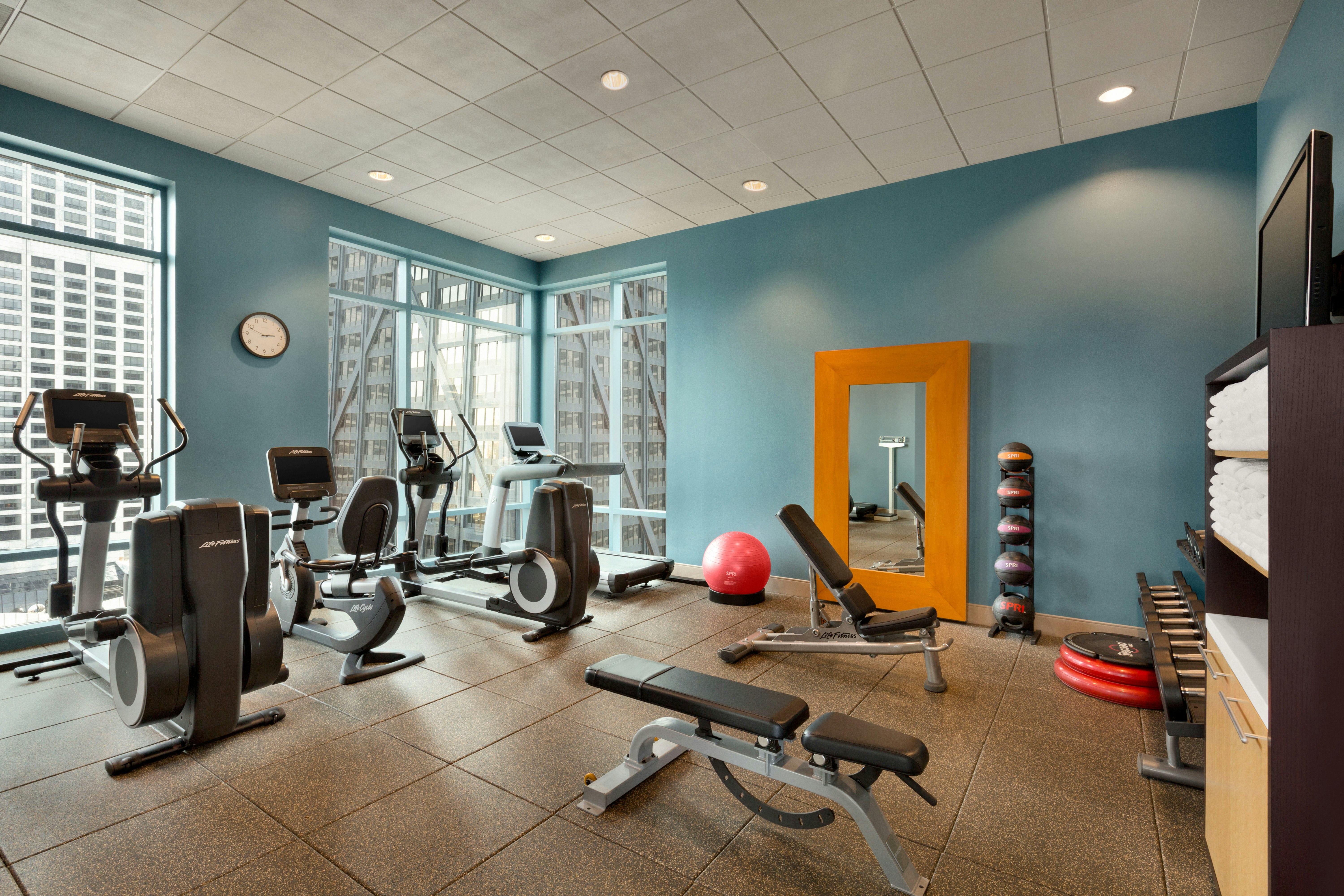 Hilton Chicago Magnificent Mile Suites 24/58