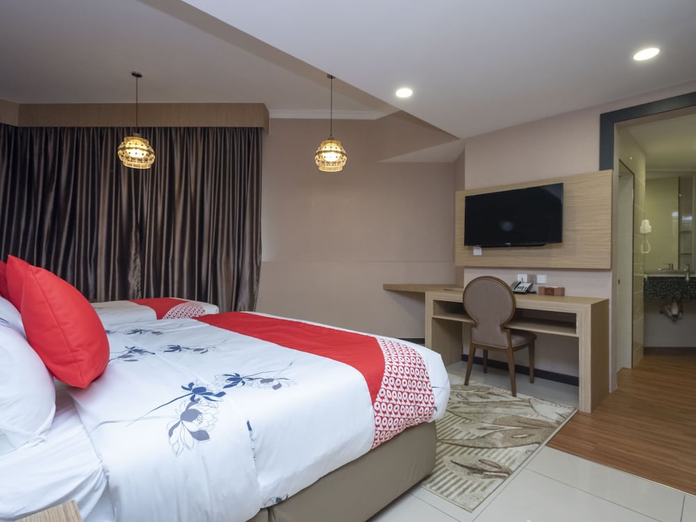 Hotel Holmes Gp 11/23