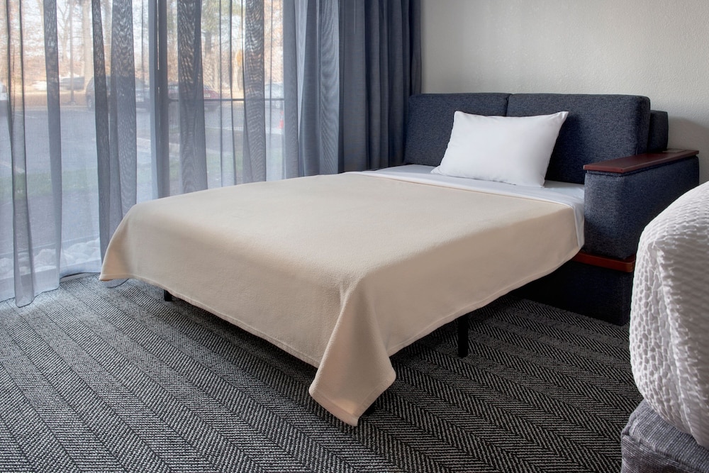 Courtyard by Marriott Silver Spring North/White Oak 4/38
