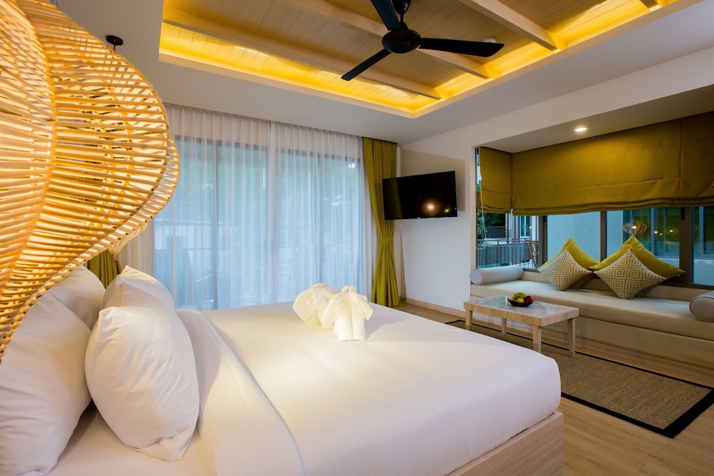 Deluxe, King Bed, Sea Front, with Fan