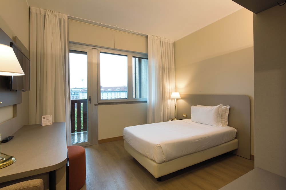 ROOM, SINGLE, SINGLE BED